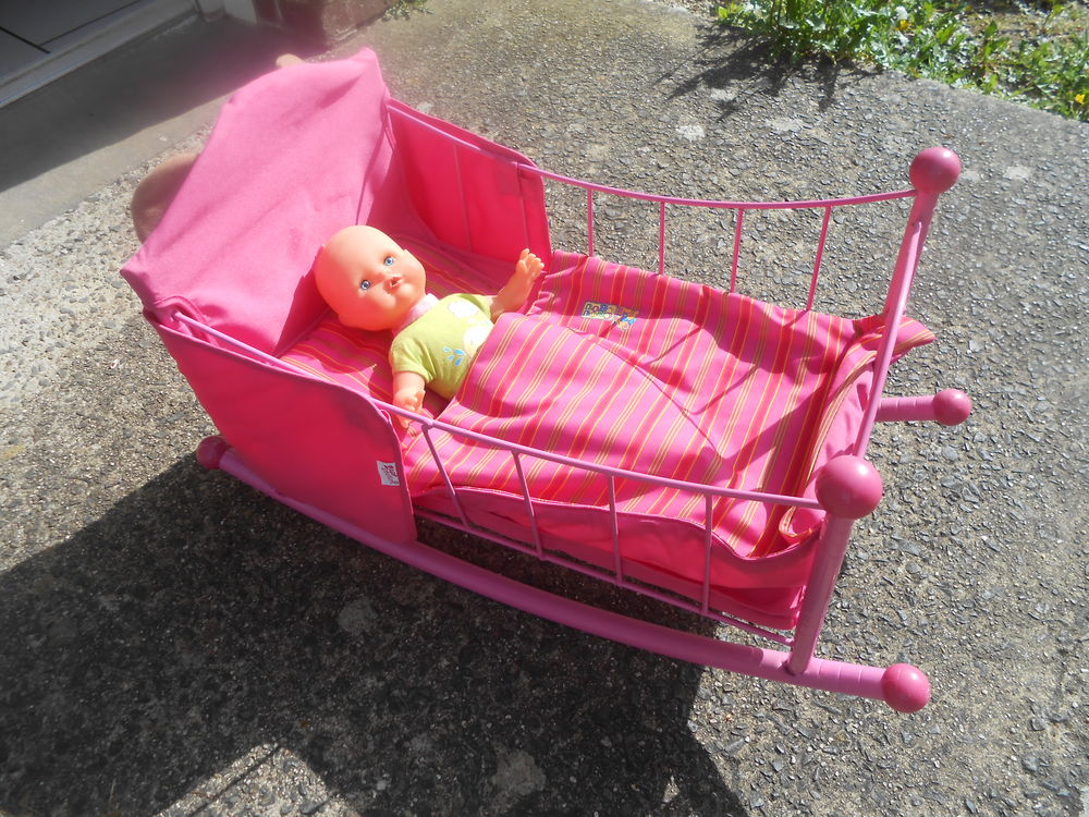 Berceau neuf pour enfant avec poup&eacute;e Jeux / jouets