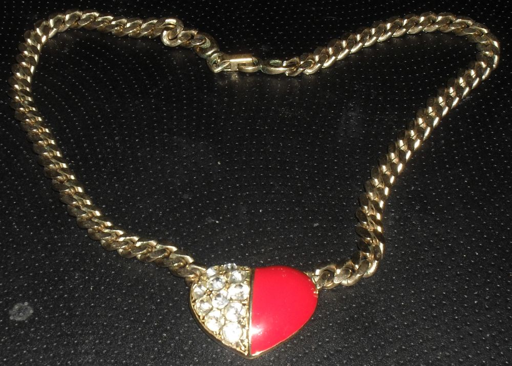 Collier dor&eacute; en maillon &eacute;pais avec un c?ur bicolore. Bijoux et montres