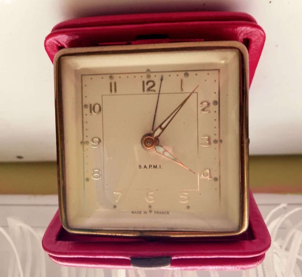 Ancienne horloge m&eacute;canique S.A.P.M.I made en France Bijoux et montres