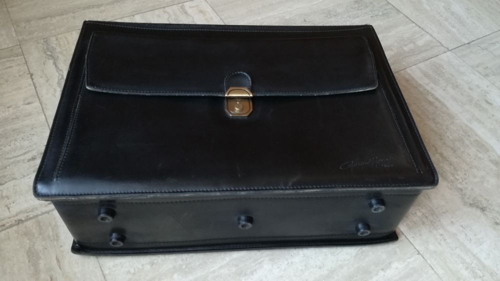 Valise de commercial en cuir noir Maroquinerie