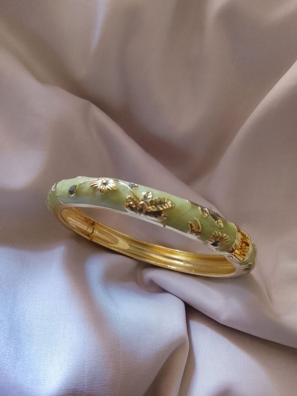 Bracelet jonc tha&iuml;landais Bijoux et montres