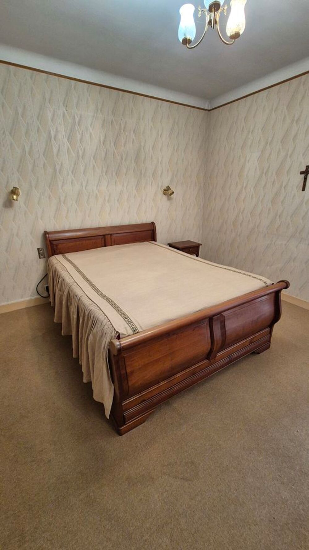 Chambre &agrave; coucher bois fonc&eacute; intemporelle Meubles