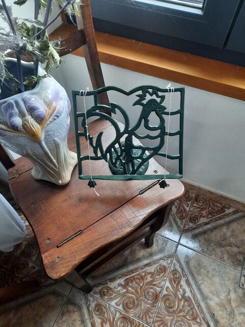 Lutrin ou chevalet de table fonte 15 La Rochette (73)