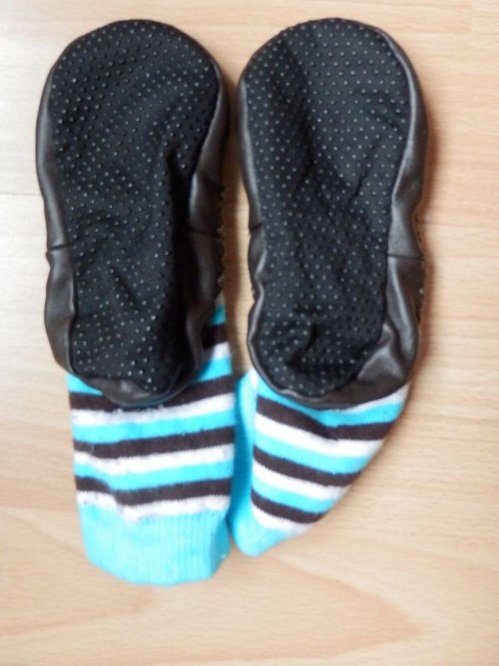Paire de chaussons T 23-24 : Tr&egrave;s bon &eacute;tat Chaussures