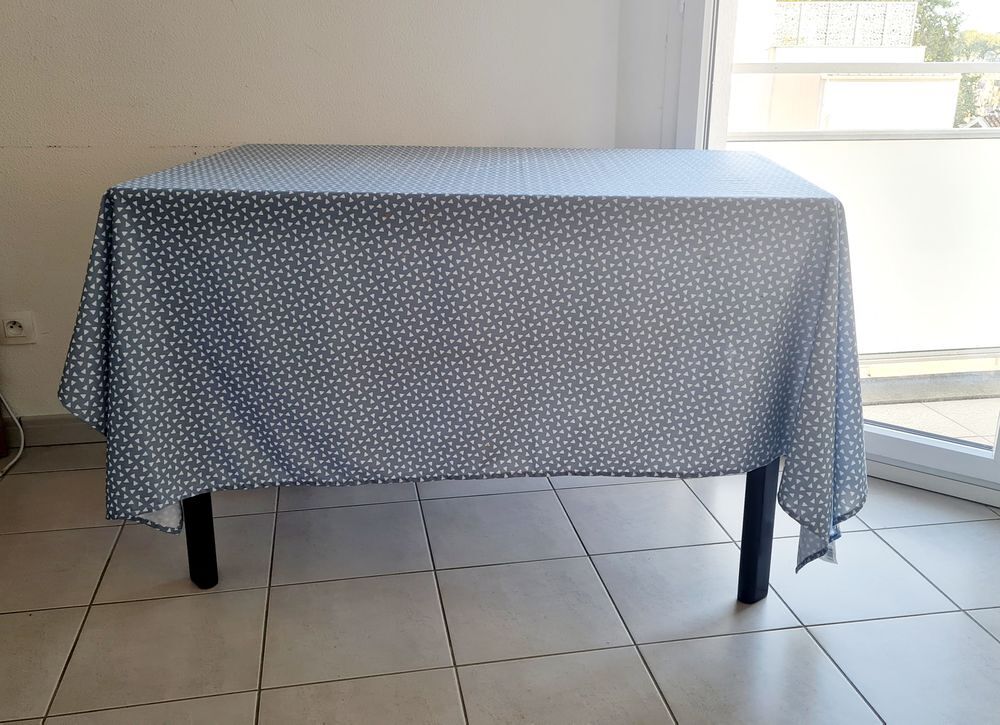 TABLE EN BOIS Meubles