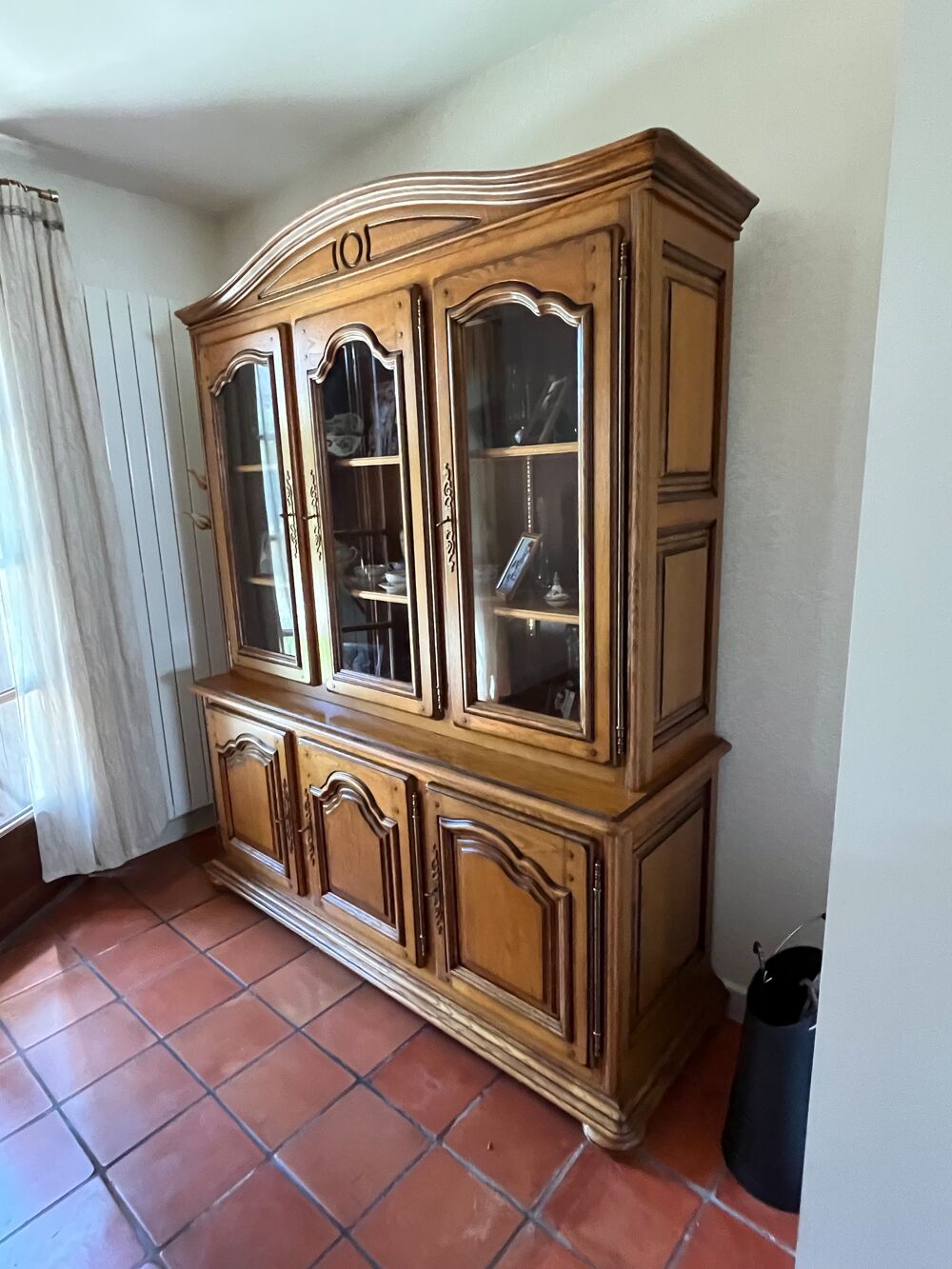 Vaisselier vitrine ch&ecirc;ne massif Meubles