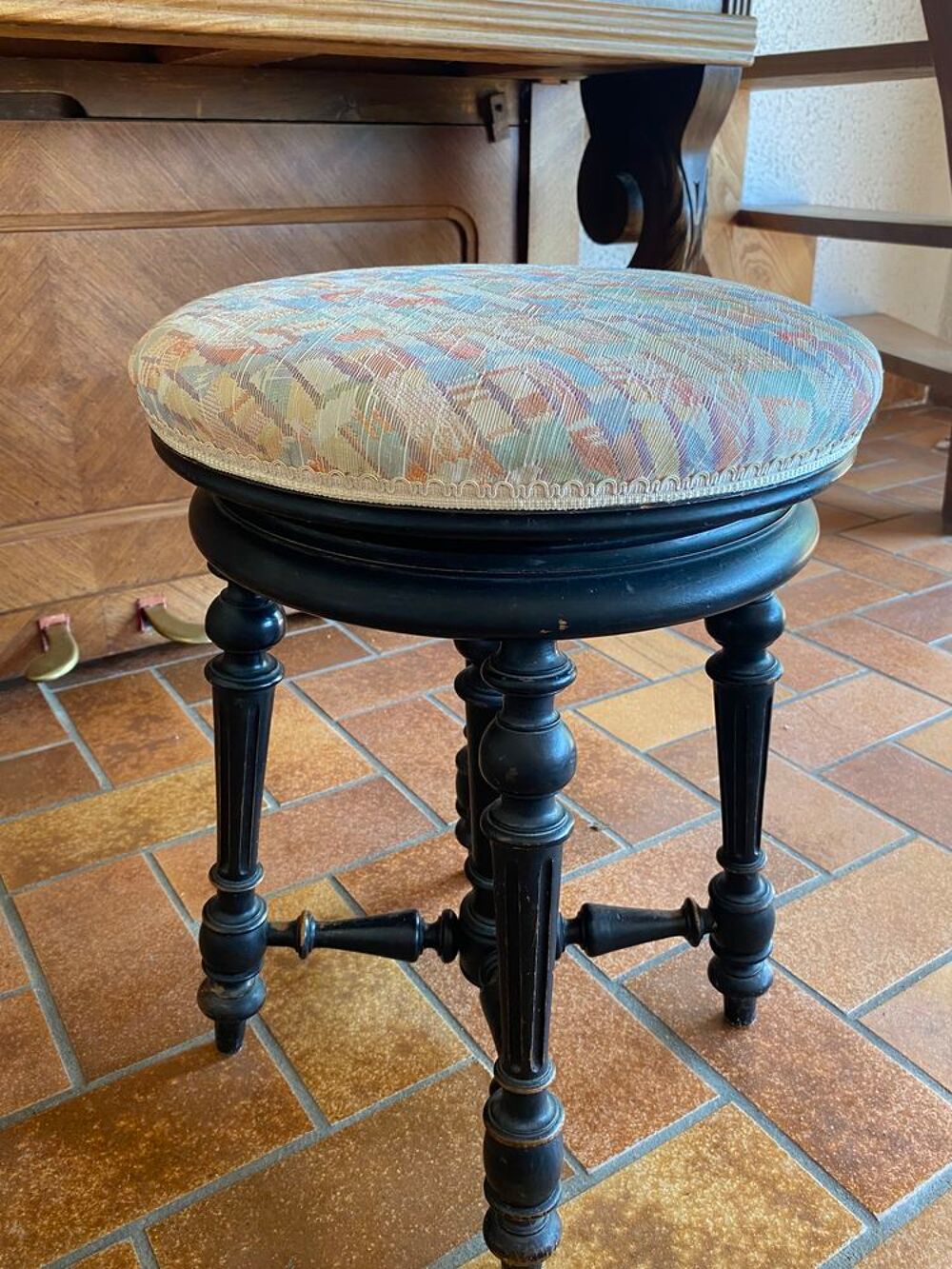 Piano droit et tabouret Instruments de musique