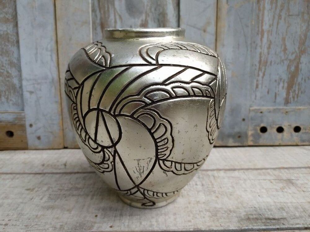 Vase en Porcelaine ou Verre Opaline Argent&eacute; Art D&eacute;co. Décoration
