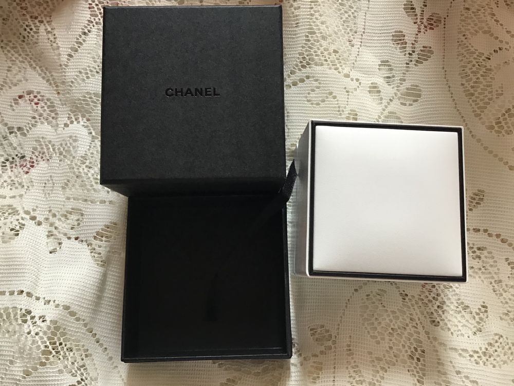 RAVISSANTE BO&Icirc;TE &Agrave; BAGUE CHANEL Bijoux et montres