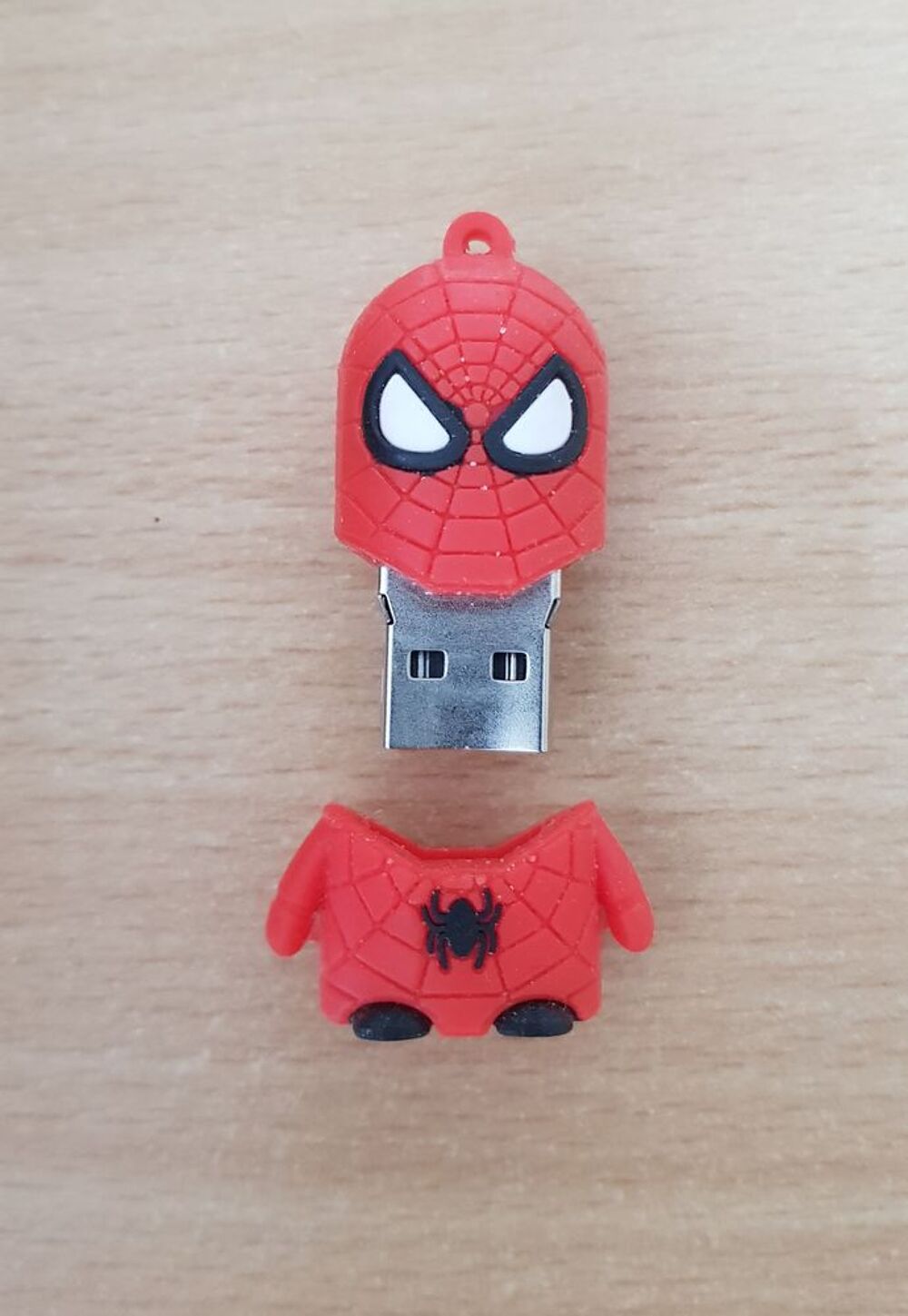Cl&eacute; usb 8 go
Spiderman spider-man 
Marvel comics 
Matériel informatique