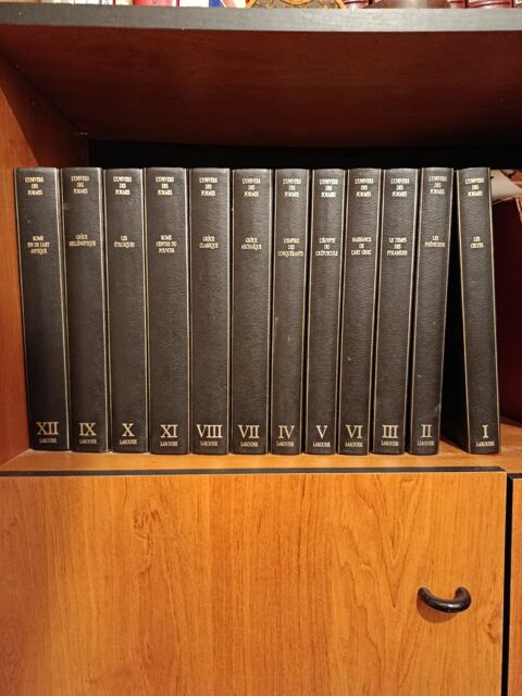 collection  l'univers des formes  en 12 volumes Varacieux (38)