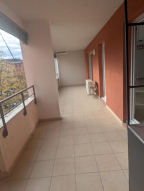   T5 dans r�sidence privee Appartement - 5 pi�ce(s) - 102 m�