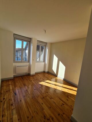 Appartement à louer 6 pièces 85 m²