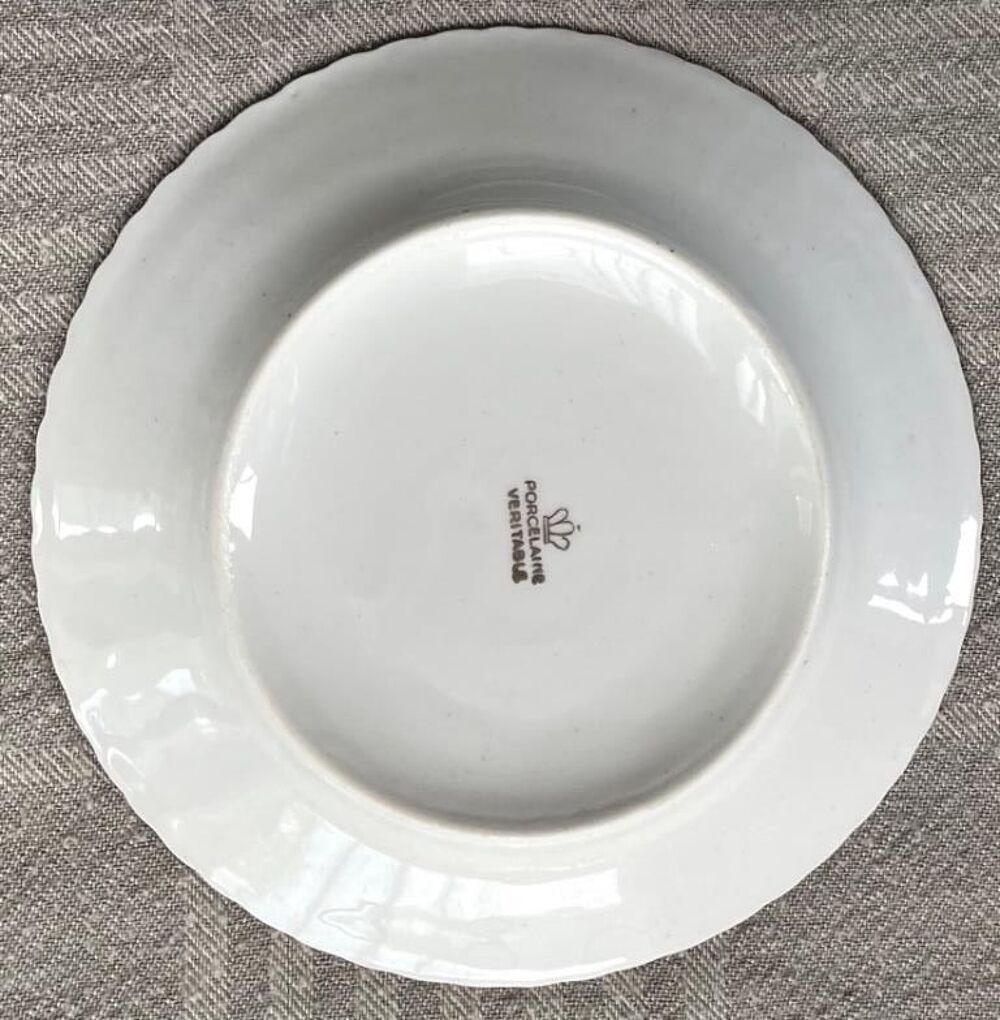 20 Assiettes jamais utilis&eacute;es en porcelaine de Limoges Décoration
