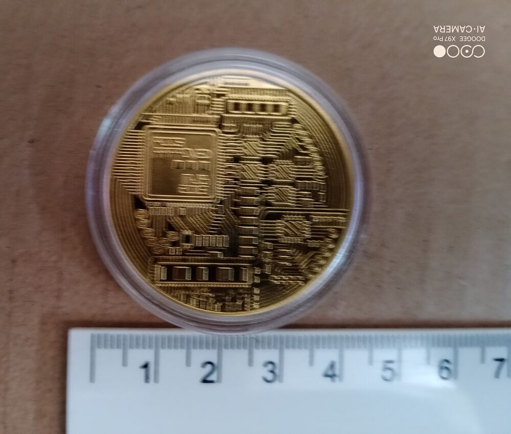 Lot de deux pi&egrave;ces bitcoin plaqu&eacute; OR 14K Neuf 