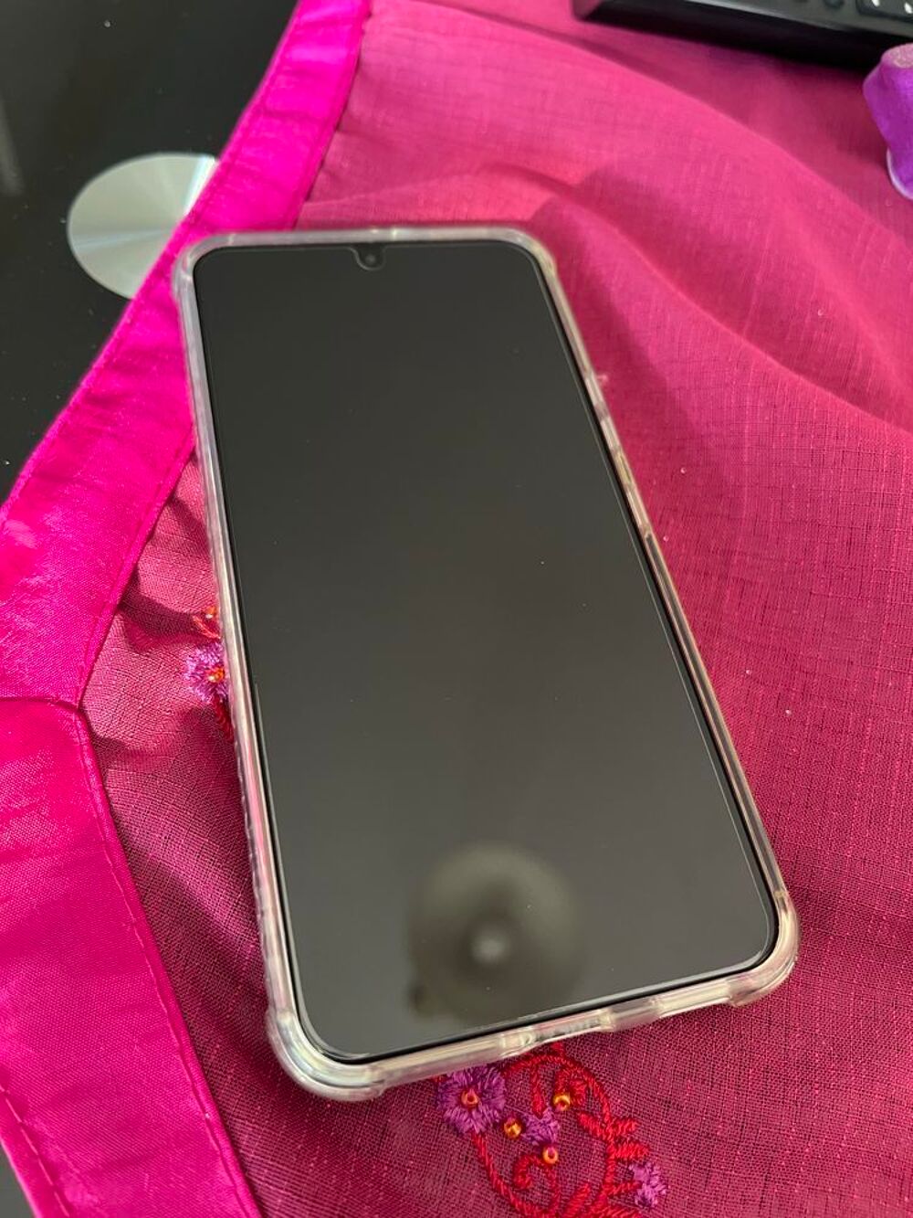 Samsung Galaxy S22 Noir €" Tr&egrave;s bon &eacute;tat €" Facture + accessoires Téléphones et tablettes