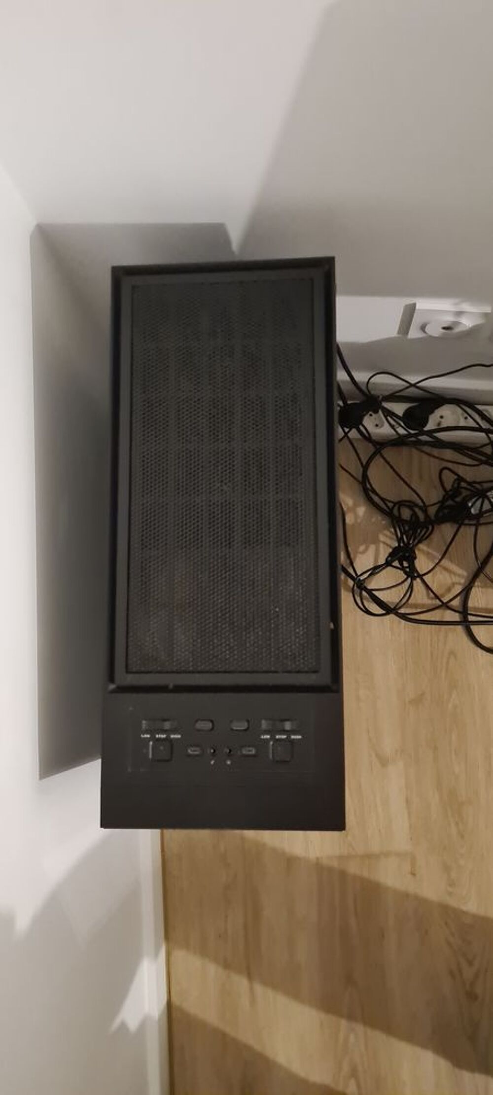 PC Gaming tr&egrave;s bonne &eacute;tat &eacute;cran plus color&eacute;es plus clavier Matériel informatique