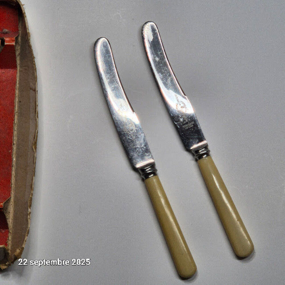 Couteaux &agrave; fromages ou dessert, ol'tlers to H.M. THE KING, v Cuisine