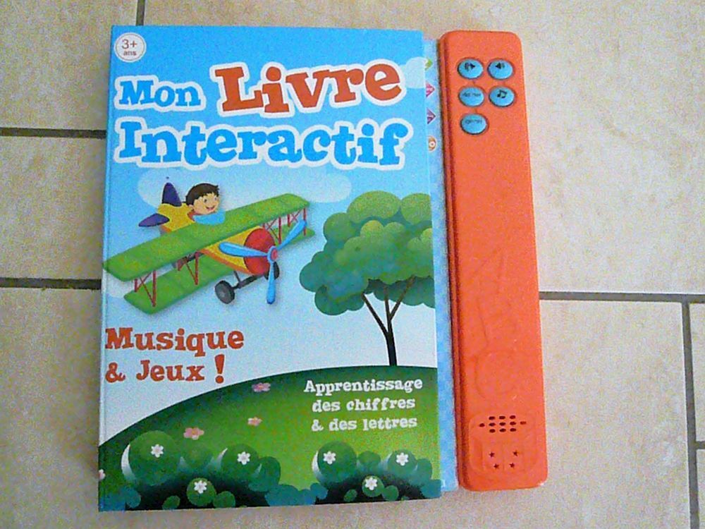 Livre interactif (musique ? jeux ? chiffres et lettres) Jeux / jouets