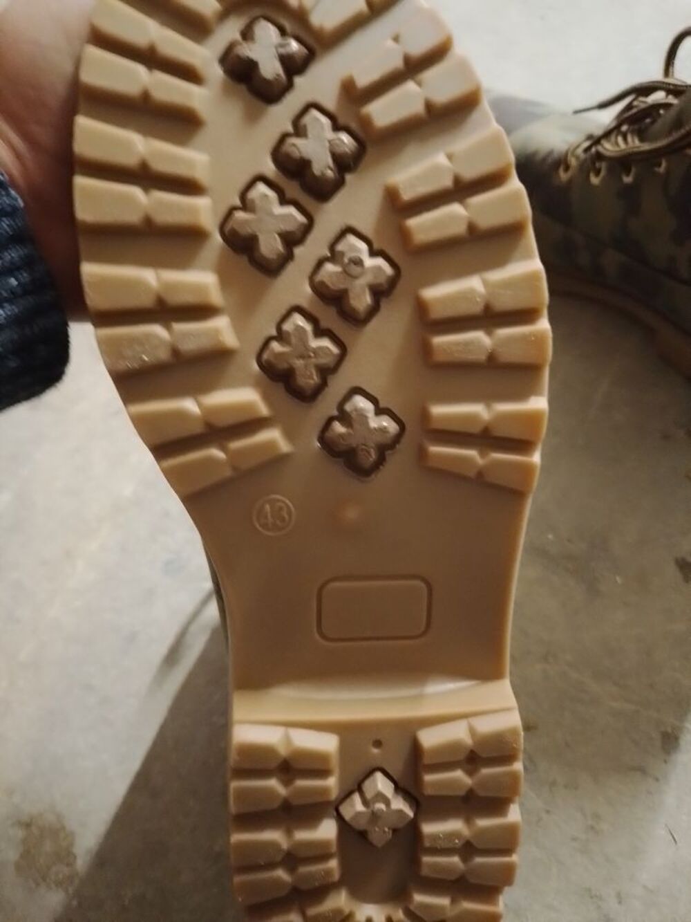 bottines homme taille43 neuves jamais port&eacute;es. Chaussures