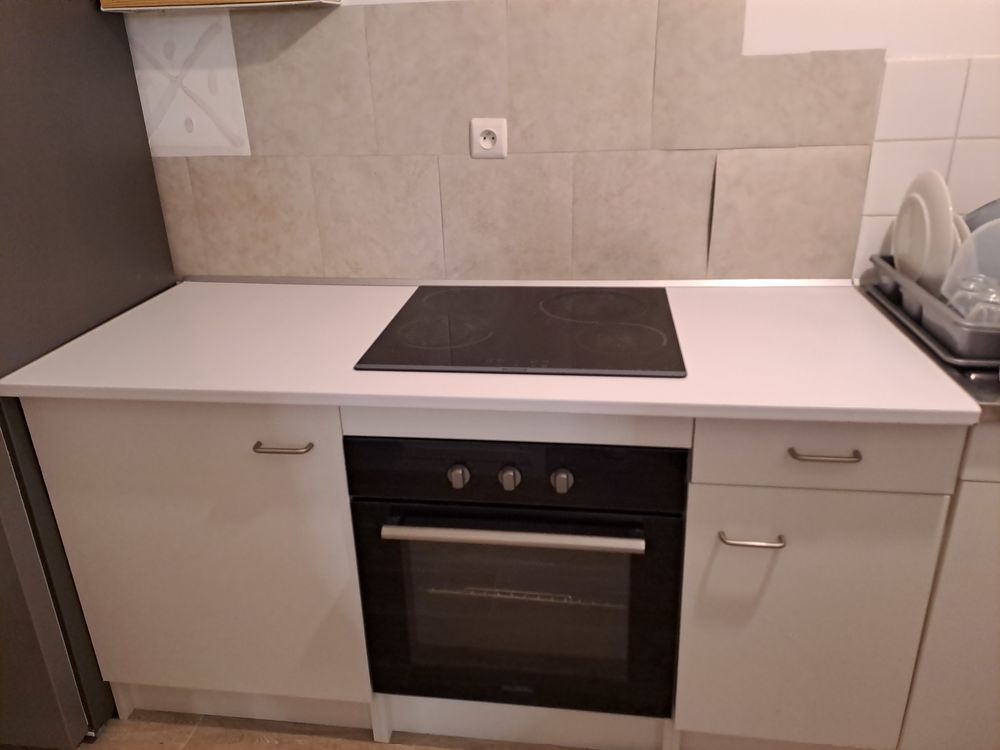 meuble bas +plan de travail+appareil electrique Electroménager