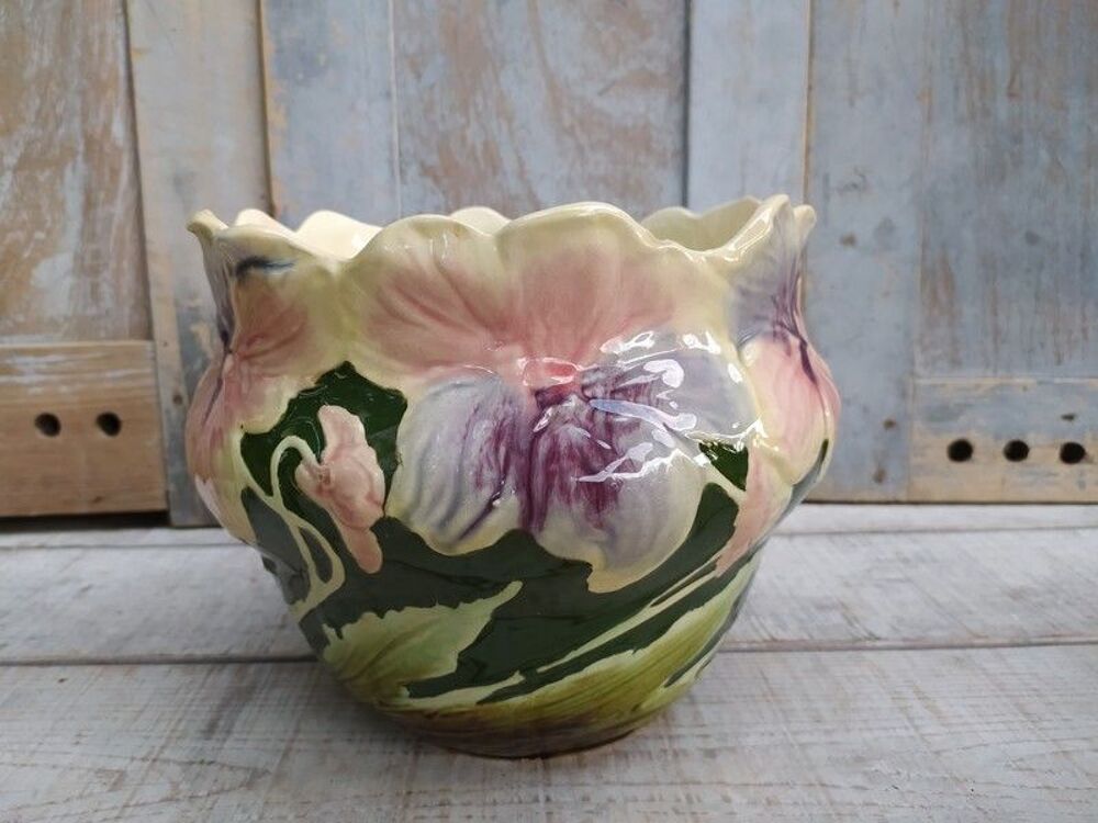 Ancien Cache Pot Fa&iuml;ence Barbotine D&eacute;cor Fleur Art Nouveau 
Décoration