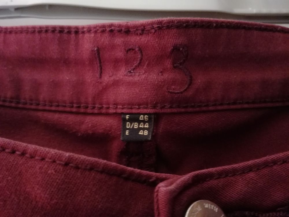 PANTALON BORDEAUX T46
MARQUE 123 Vêtements