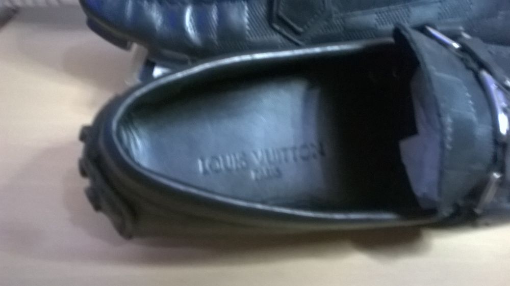 mocassins Vuitton en cuir noir vintage. Chaussures