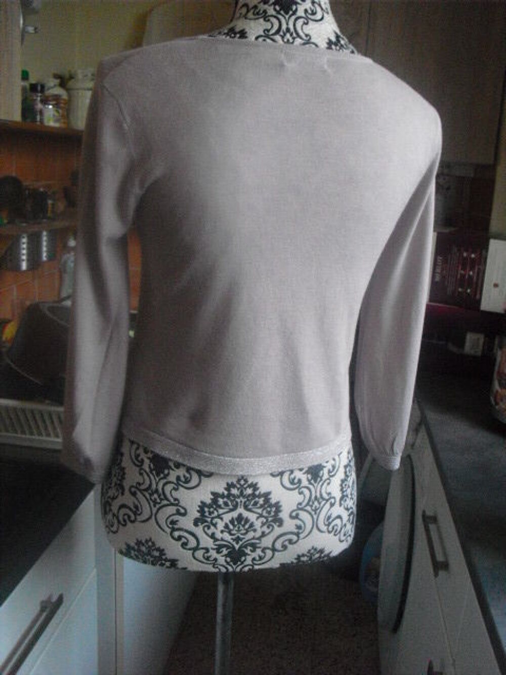 GILET cardigan taupe petit noeud , base brillante NEUF ETAM Vêtements