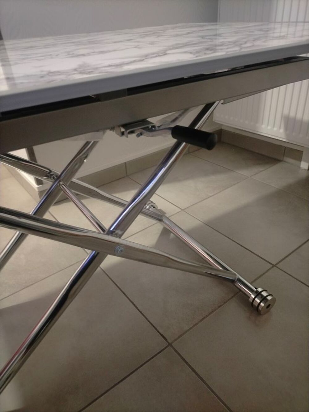 TABLE RELEVABLE Meubles