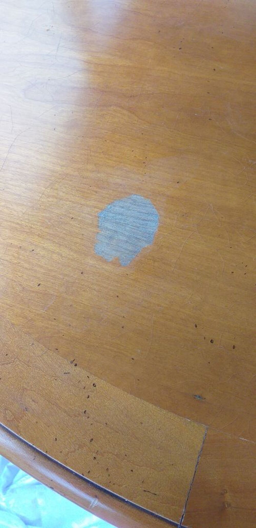 TABLE MERISIER
Meubles