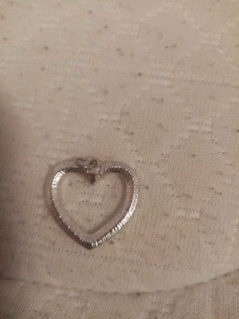 pendentif cÅ ur en acier et pierres en oxyde de zirconium 480 Biarritz (64)