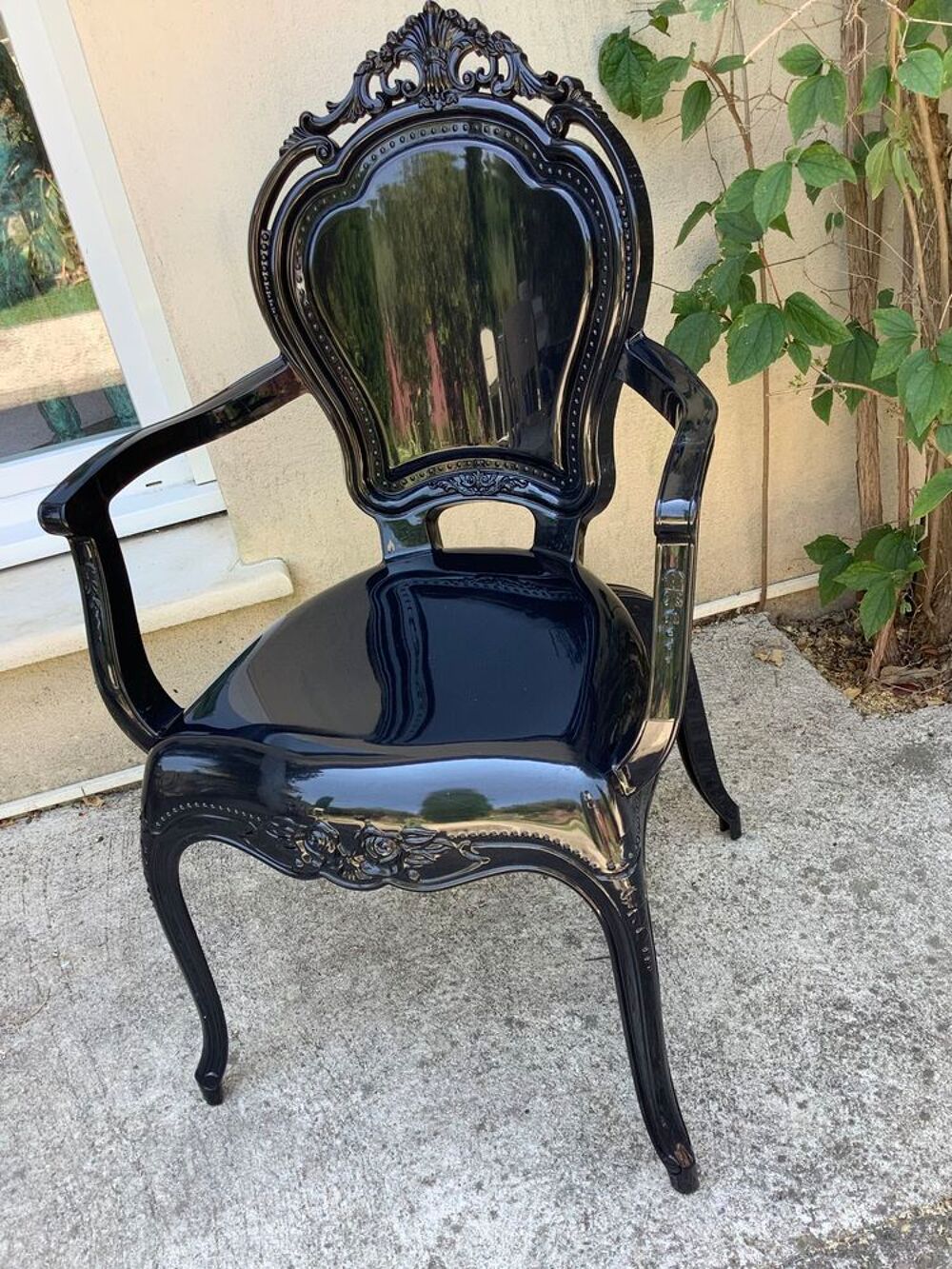 Deux Fauteuils mythiques noires Meubles