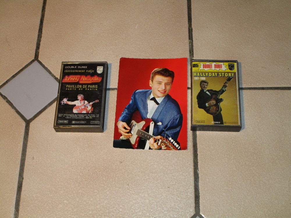 VIEILLES CASSETTES AUDIO+CARTE POSTALE JOHNNY HALLYDAY 