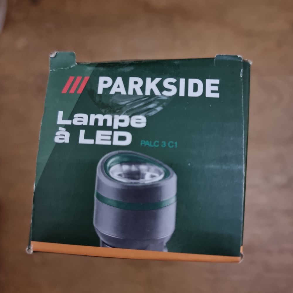 Lampe Torche Parkside - Baladeuse orientable et aimant&eacute;e - N Bricolage