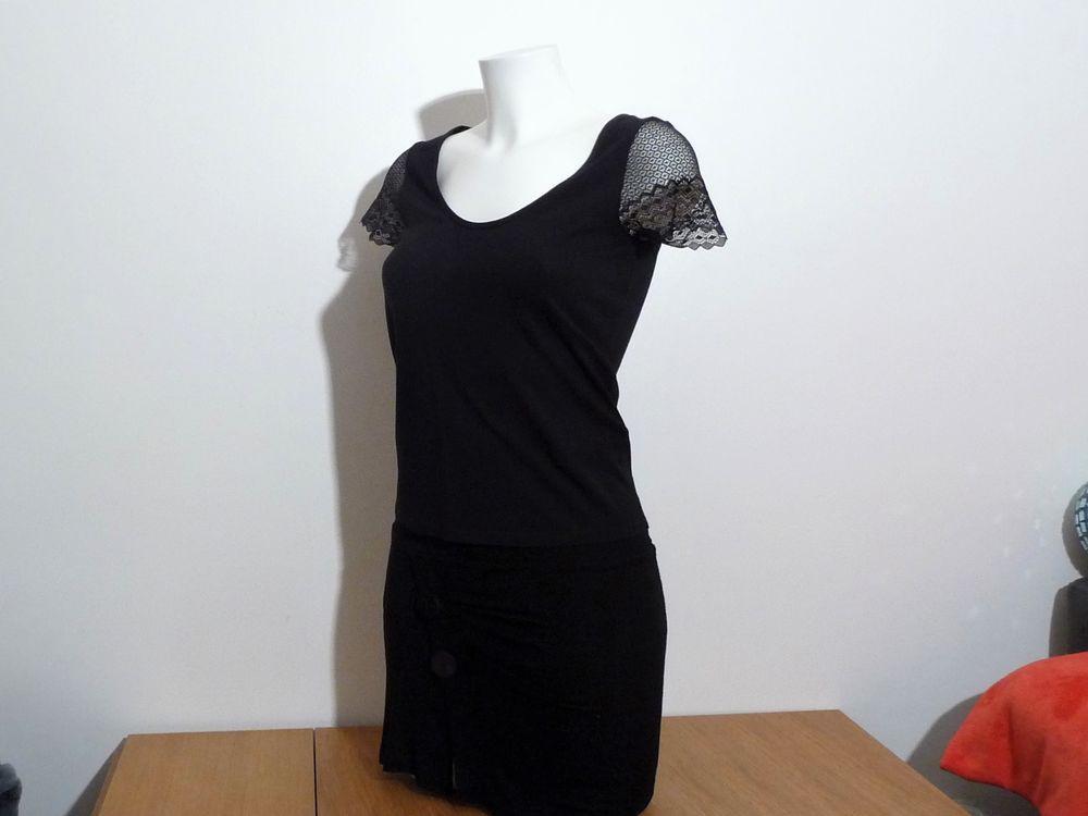 Top/ Tee Shirt Noir avec Dentelle et Manches Courtes-Naf Naf Vêtements