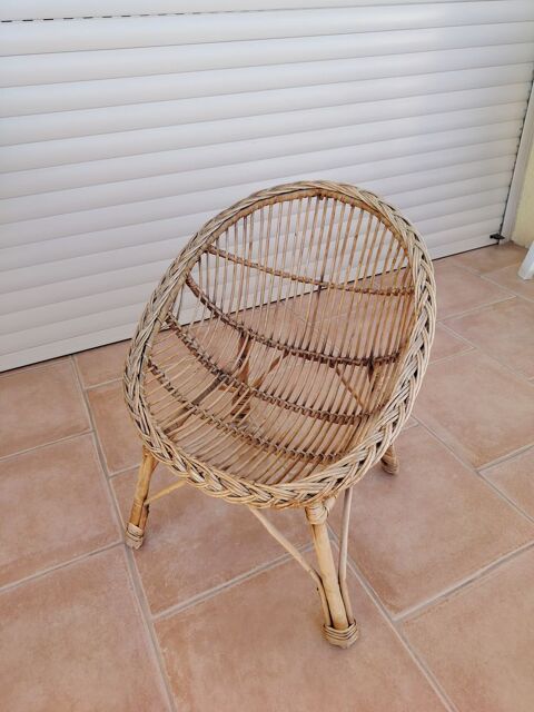 Fauteuil en rotin pour enfant
30 Salon-de-Provence (13)