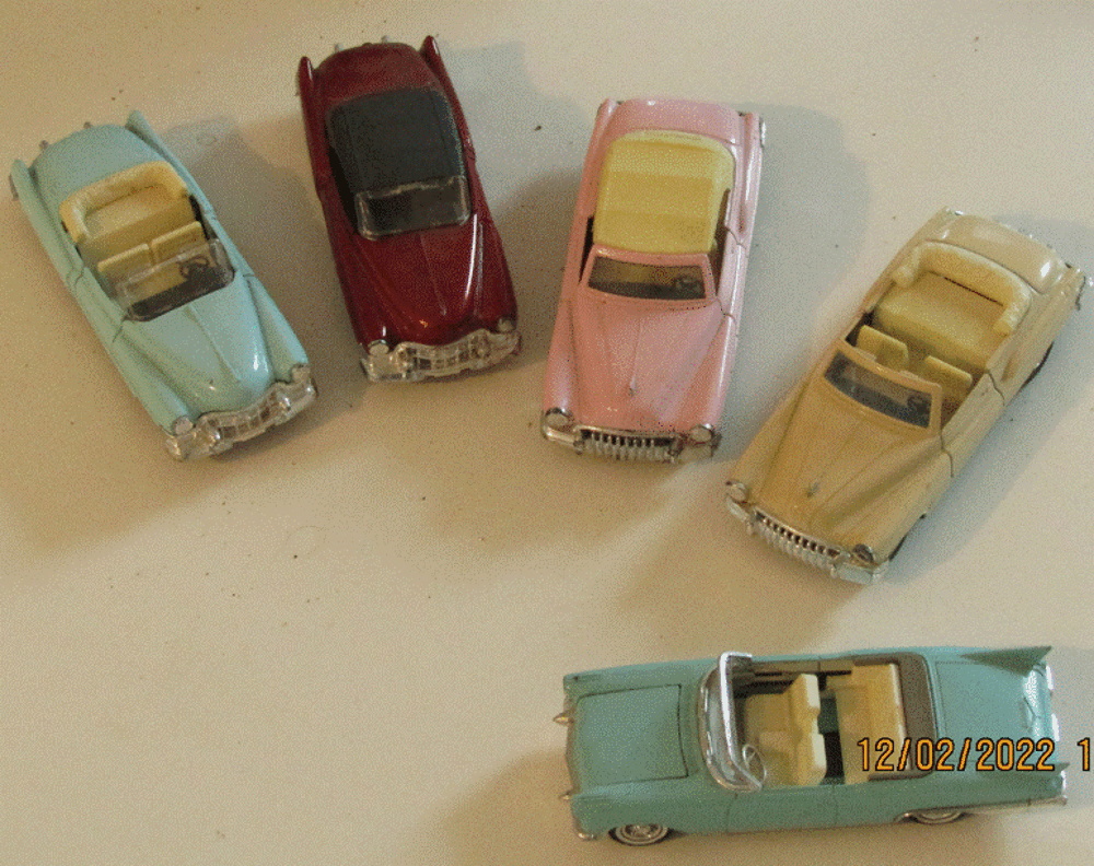  Lot 5 Voitures miniatures superbes 1/40&egrave;me des ann&eacute;es 50 Jeux / jouets