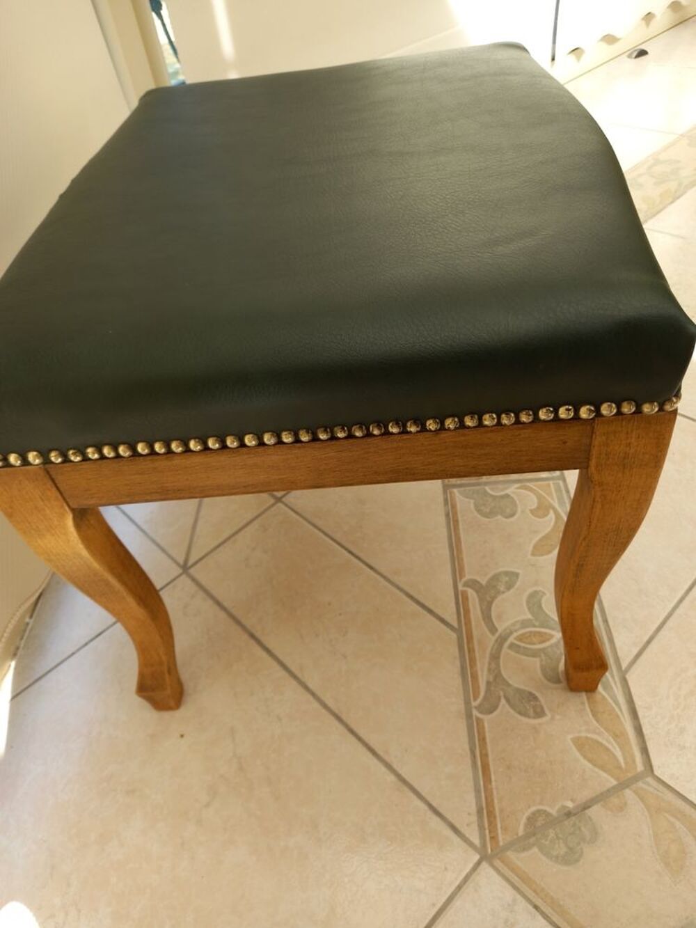 Tabouret de style. Meubles