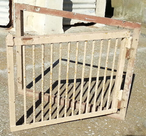 4 très lourdes petites portes massives à barreaux 39 Saint-Clair-sur-Galaure (38)
