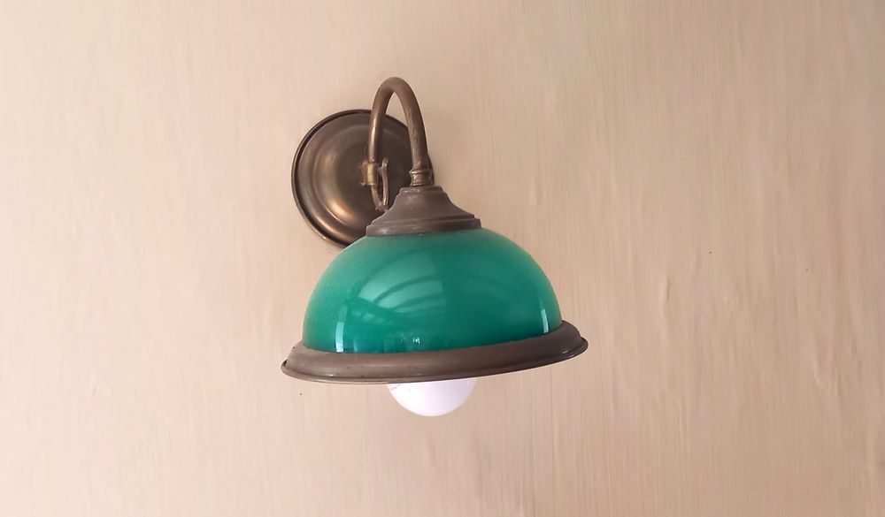 2 appliques en laiton et opaline verte Décoration