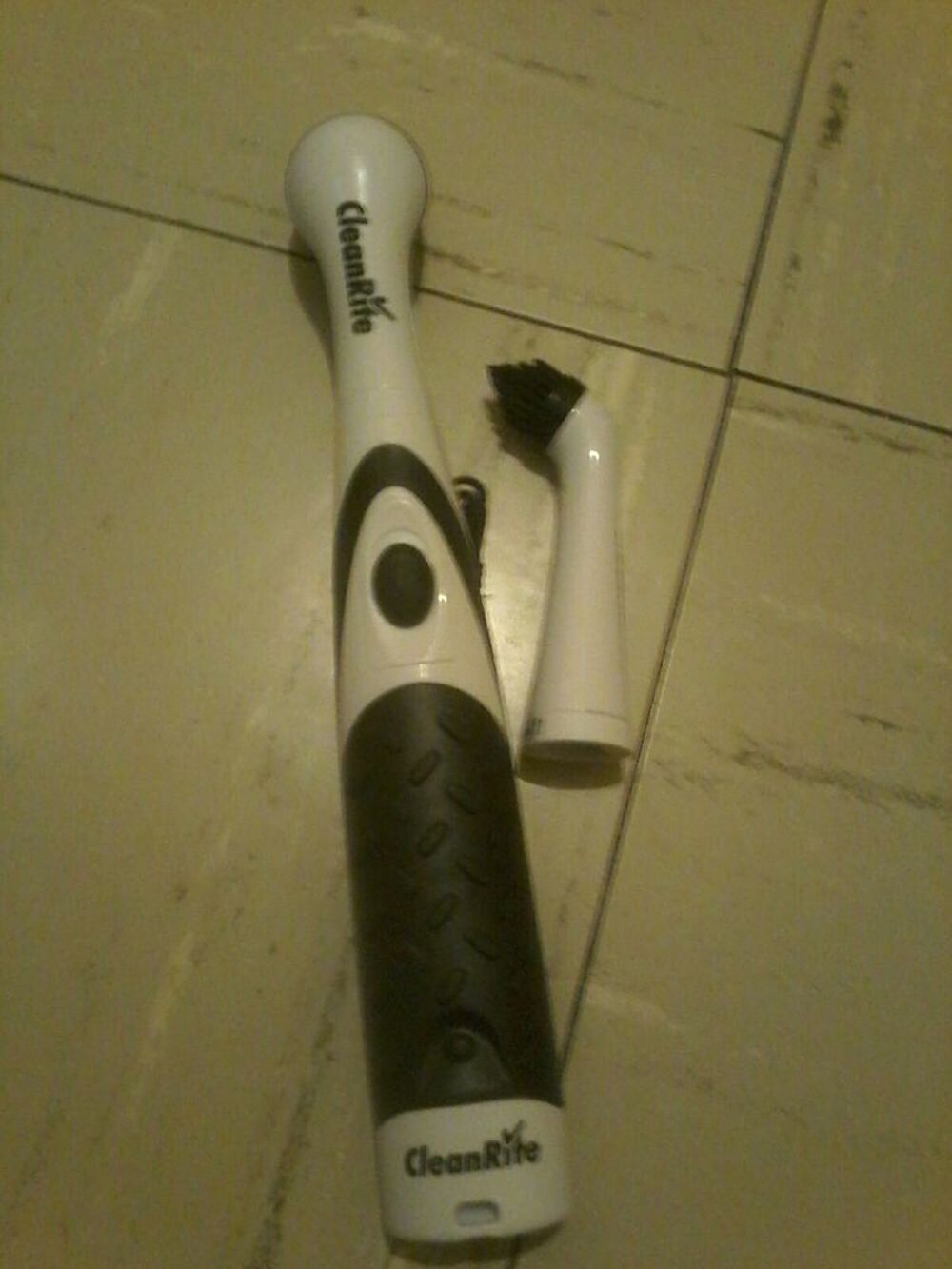 brosse nettoyant &agrave; pile Bricolage
