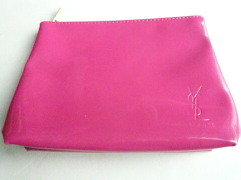 Pochette à maquillage avec logo 15 Franqueville-Saint-Pierre (76)