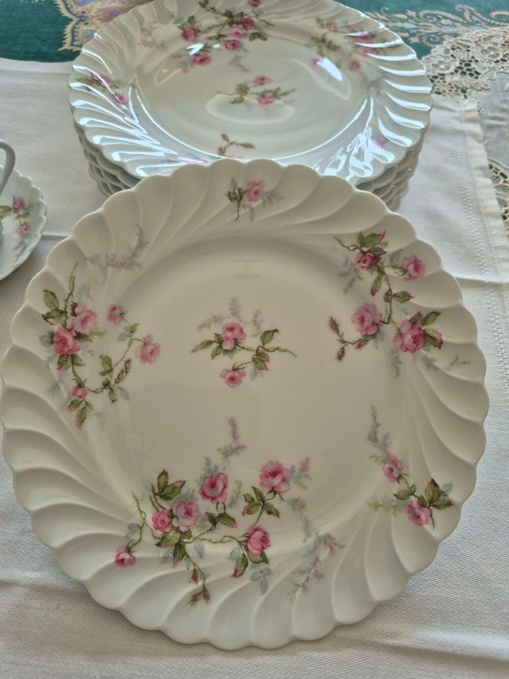 service caf&eacute; &amp; dessert porcelaine Haviland motif Eglantine Décoration