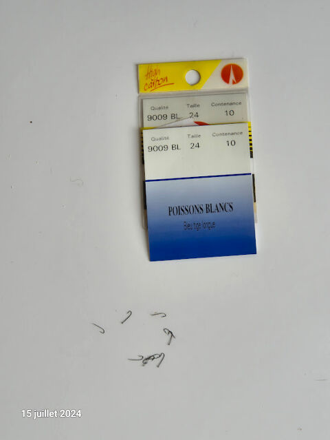 Lot de 20 hameons non monts, longue tige , taille  24, ref 4 Saumur (49)