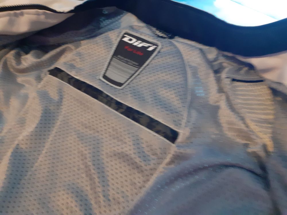 blouson moto couleur sable neuf marque DIFI Vêtements