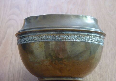 Cache pot laiton. 18 Clermont-l'Hrault (34)