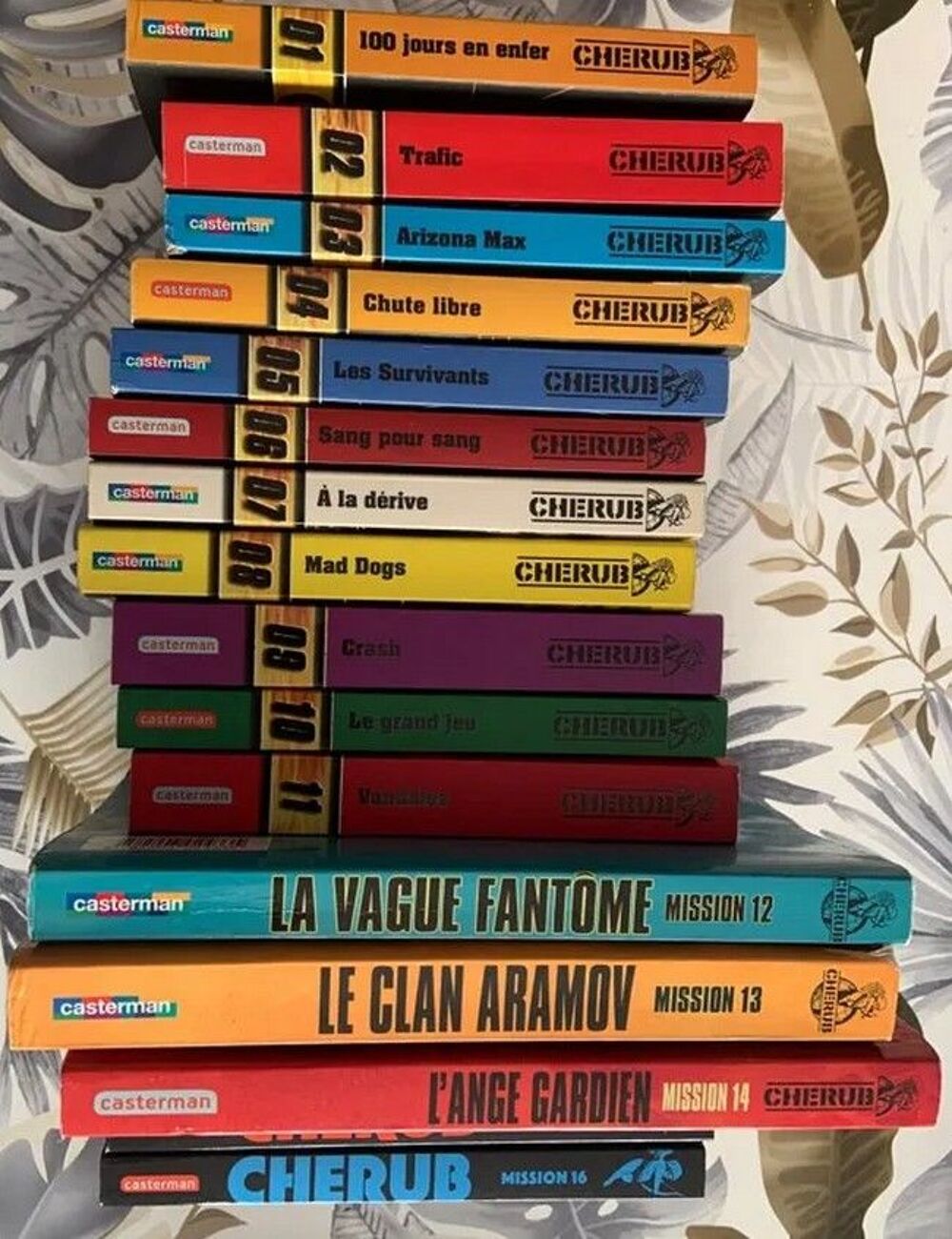 Collection des ouvrages CHERUB.
Livres et BD