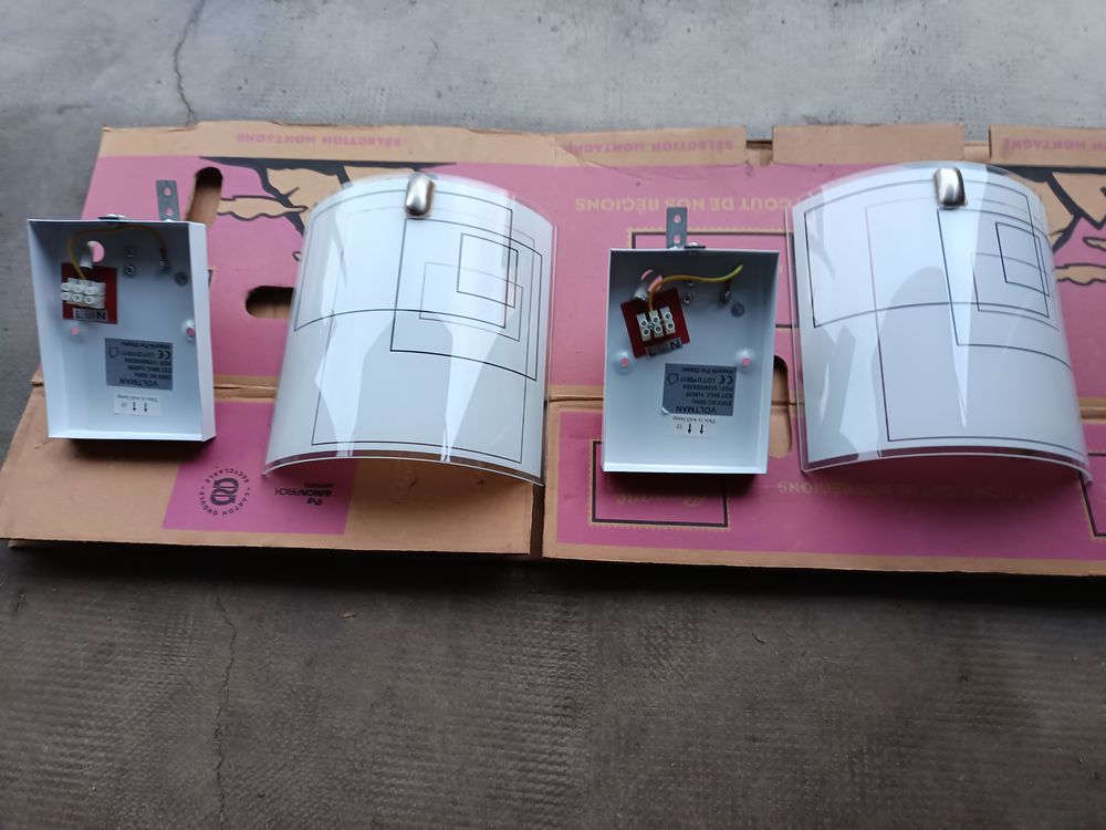 UNE PAIRE D APPLIQUES POUR CHEVET DE LIT Décoration