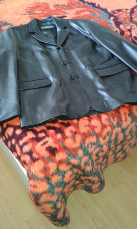 Veste blazer en cuir neuve 35 Saint-Dizier (52)